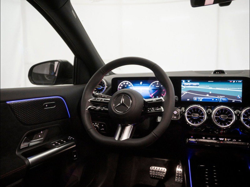 Mercedes-Benz GLA SUV nuova a Macerata (18)