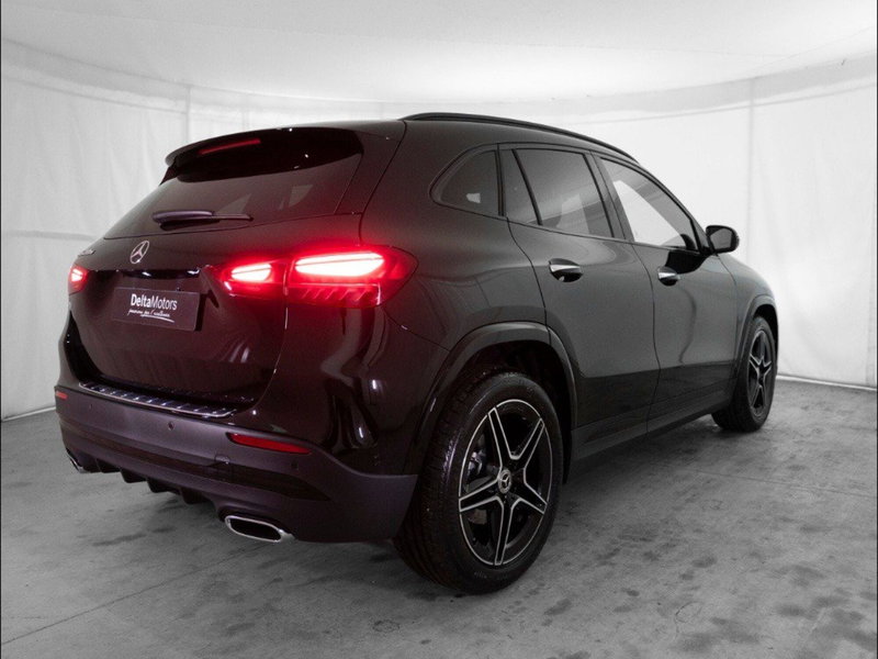 Mercedes-Benz GLA SUV nuova a Macerata (4)