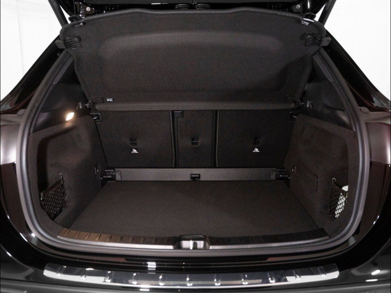 Mercedes-Benz GLA SUV nuova a Macerata (6)