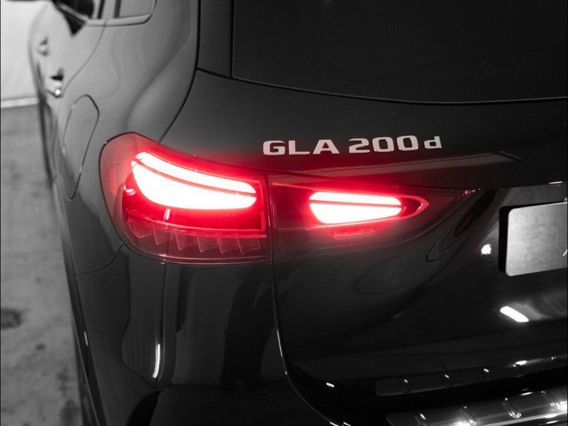 Mercedes-Benz GLA SUV nuova a Macerata (9)