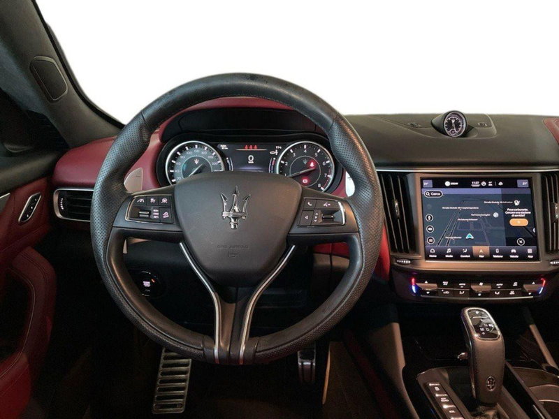 Maserati Levante usata a Ancona (11)