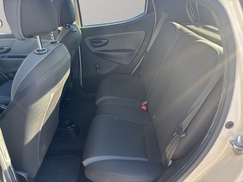 Lancia Ypsilon usata a Macerata (11)