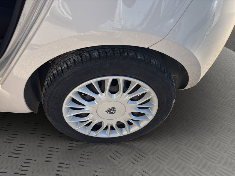 Lancia Ypsilon usata a Macerata (12)