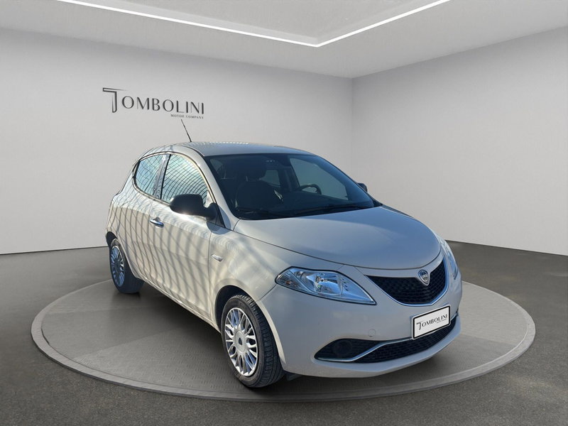 Lancia Ypsilon usata a Macerata (3)
