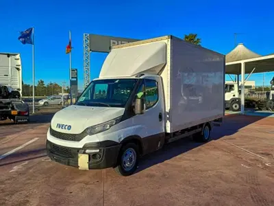 Iveco Daily Telaio 35C12 2.3 Hpi PLM-RG Cabinato del 2017 usata a Surano