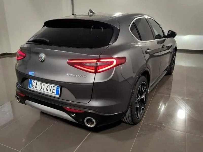 Alfa Romeo Stelvio usata a Firenze (5)