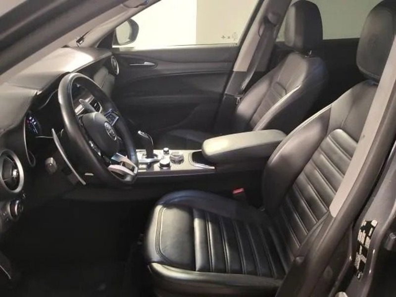 Alfa Romeo Stelvio usata a Firenze (7)