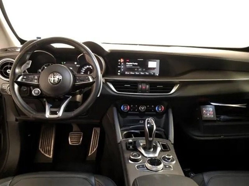 Alfa Romeo Stelvio usata a Firenze (9)