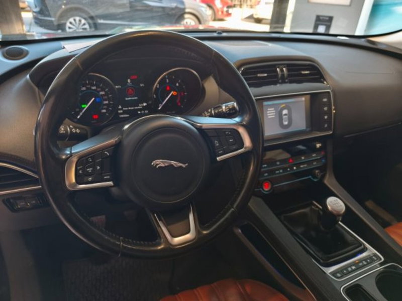 Jaguar F-Pace usata a Firenze (9)