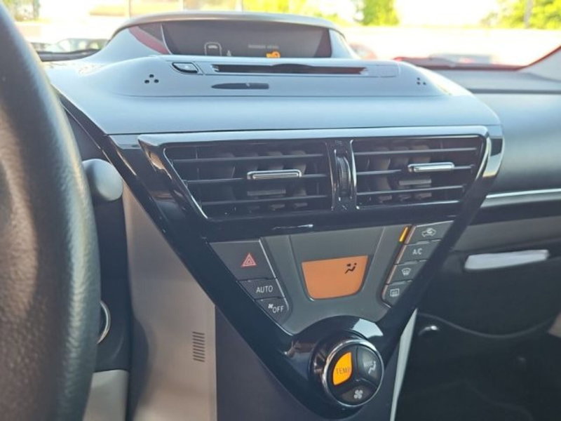 Toyota iQ usata a Roma (10)