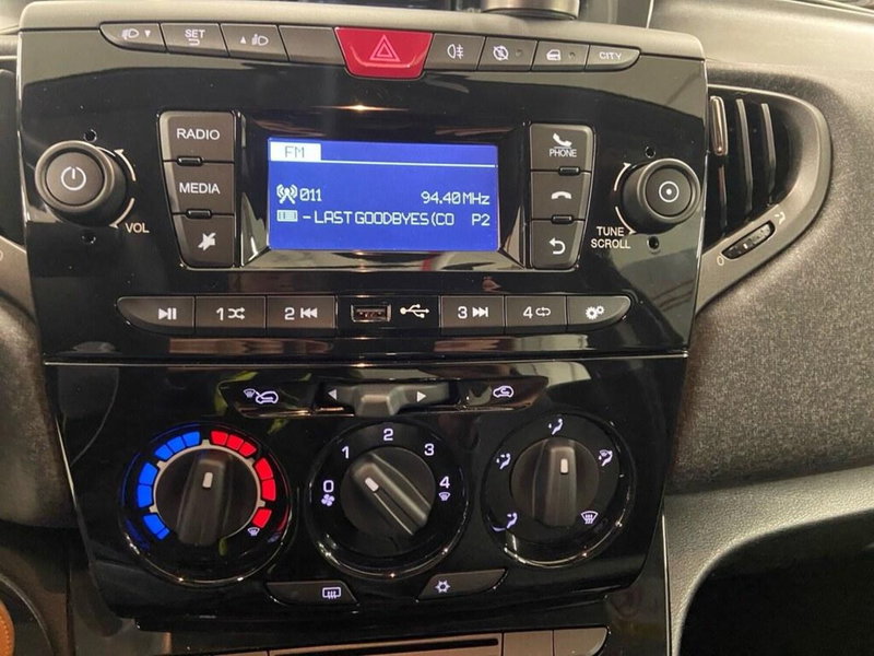 Lancia Ypsilon usata a Torino (10)