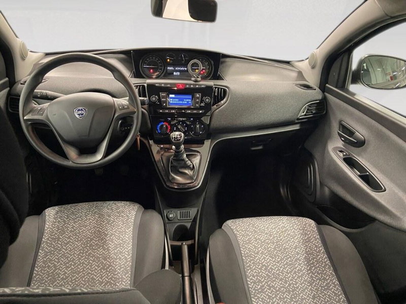 Lancia Ypsilon usata a Torino (6)