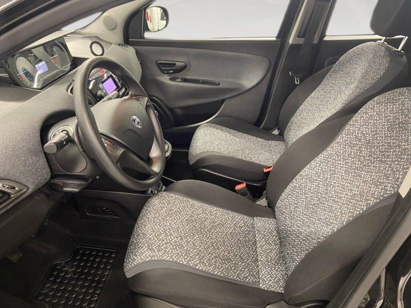 Lancia Ypsilon usata a Torino (7)