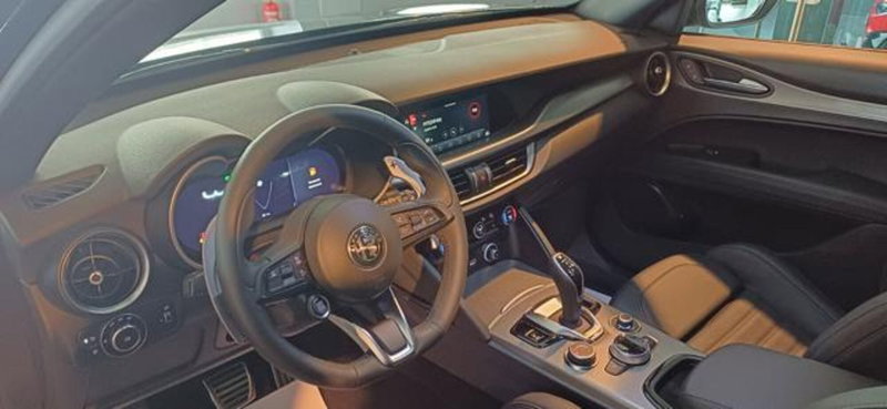 Alfa Romeo Stelvio nuova a Padova (11)