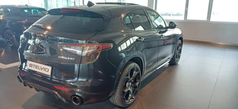 Alfa Romeo Stelvio nuova a Padova (4)