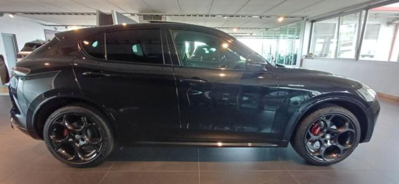 Alfa Romeo Stelvio nuova a Padova (6)