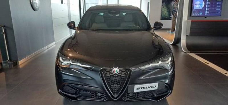 Alfa Romeo Stelvio nuova a Padova (7)