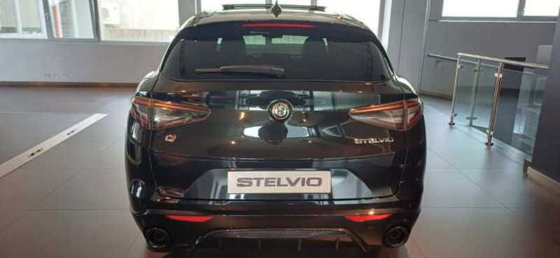 Alfa Romeo Stelvio nuova a Padova (8)