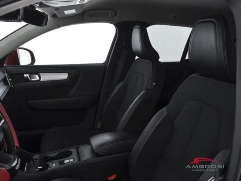 Volvo XC40 usata a Perugia (9)