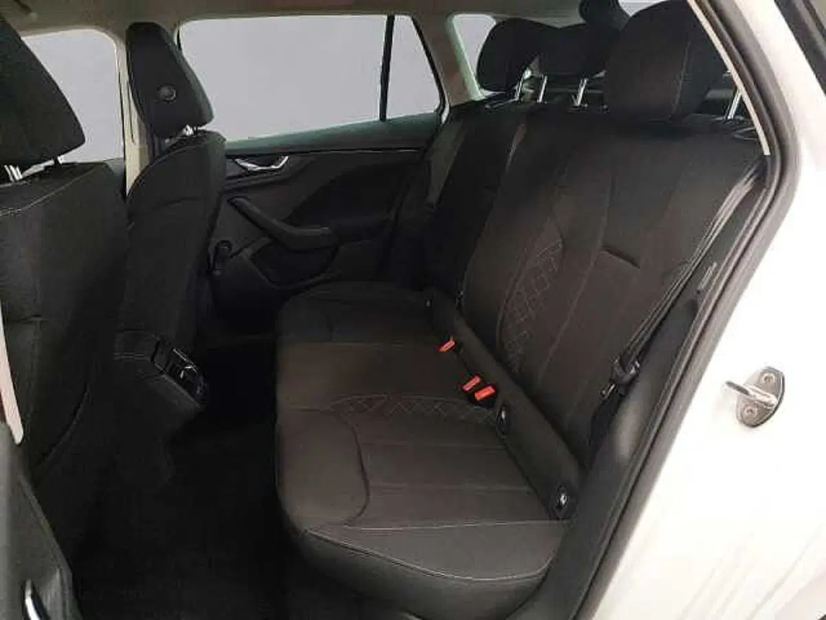 Skoda Kamiq usata a Milano (13)