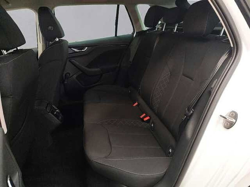 Skoda Kamiq usata a Milano (13)