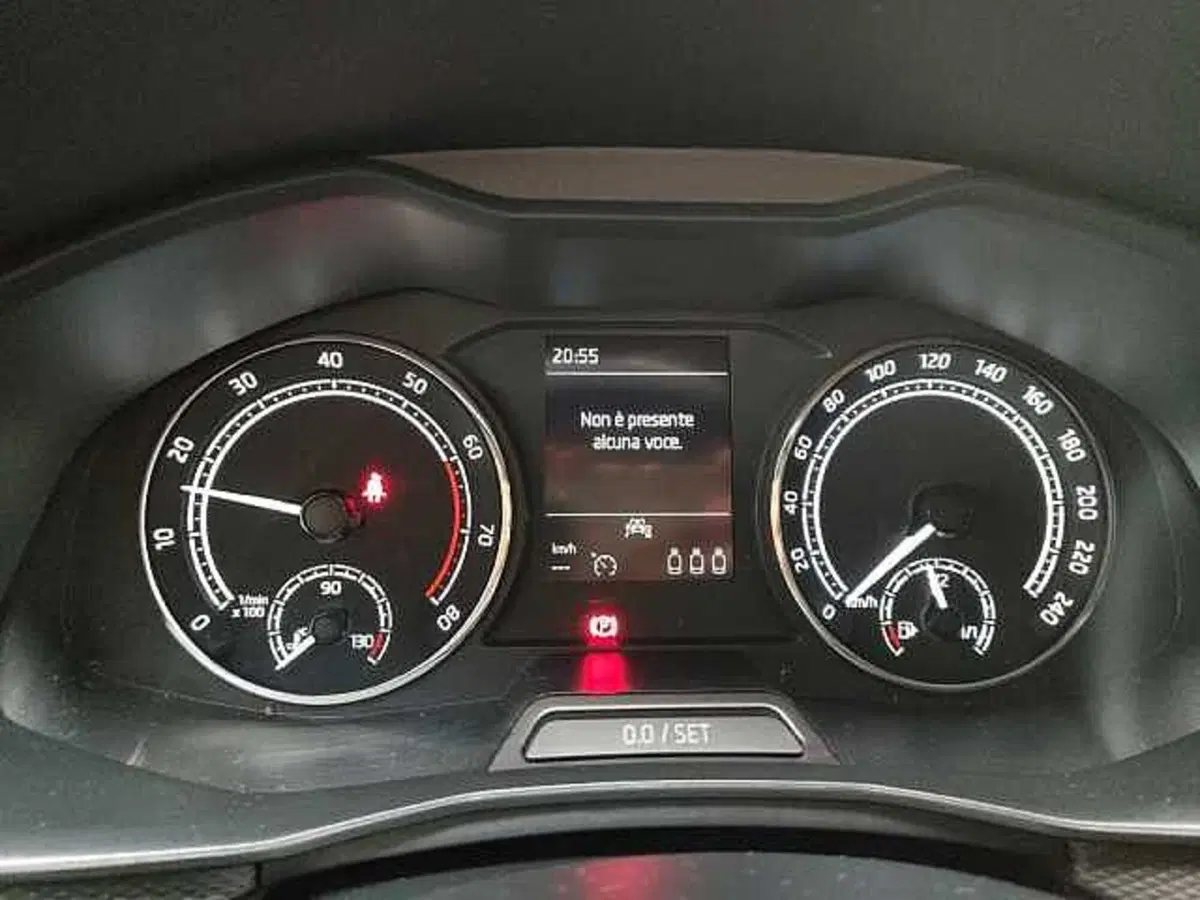 Skoda Kamiq usata a Milano (18)