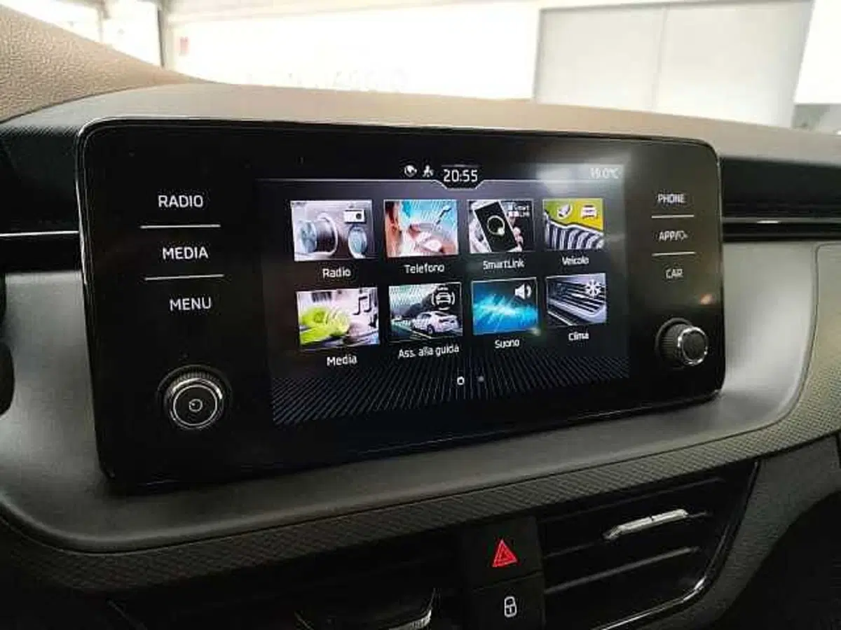 Skoda Kamiq usata a Milano (19)