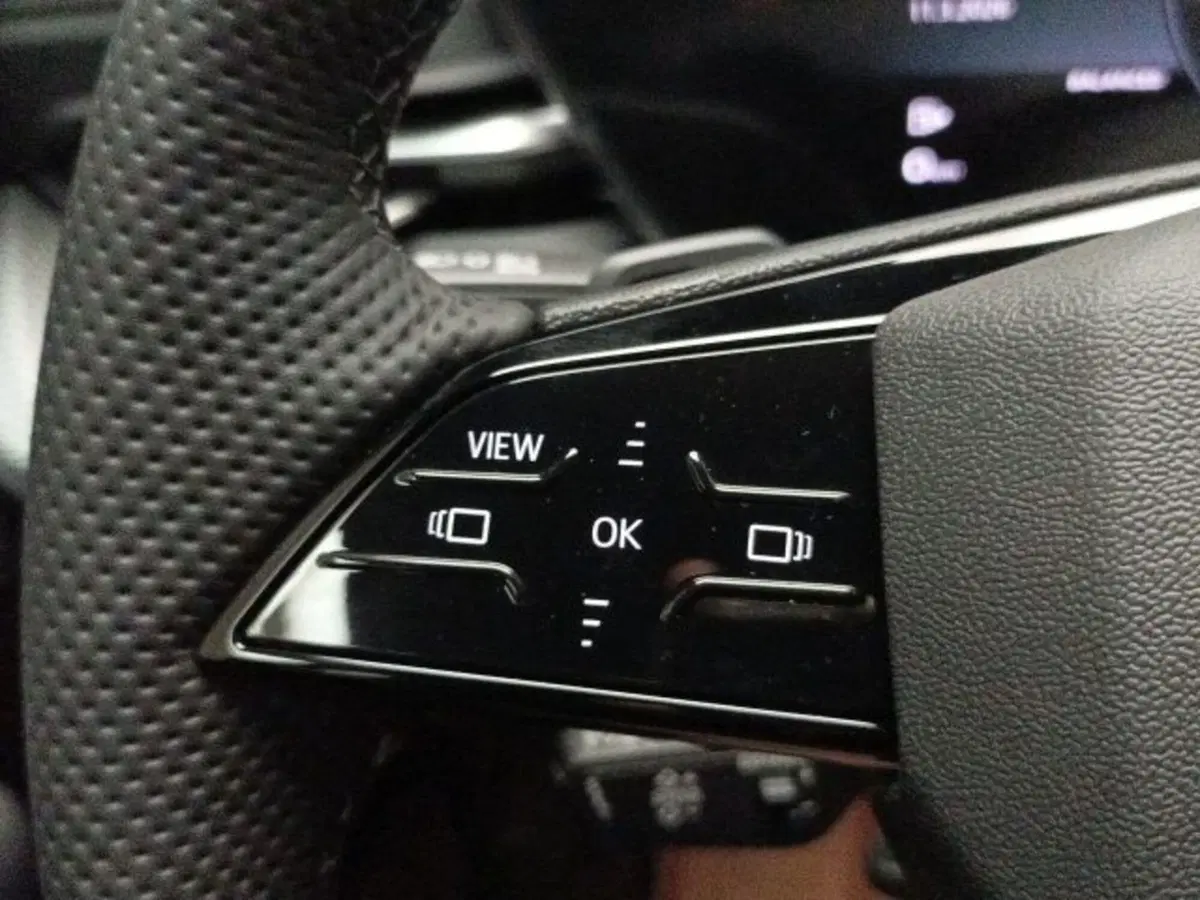 Audi Q5 Sportback nuova a Novara (12)