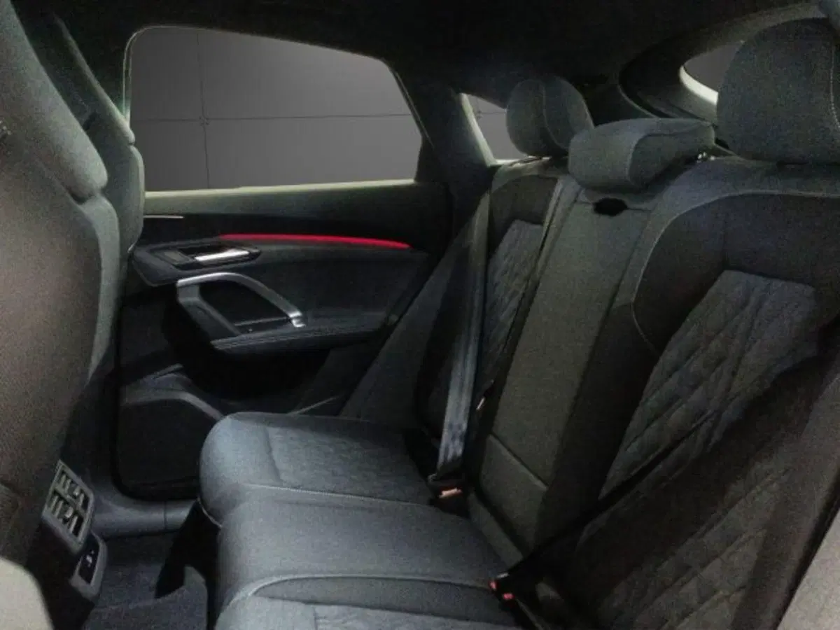 Audi Q5 Sportback nuova a Novara (15)