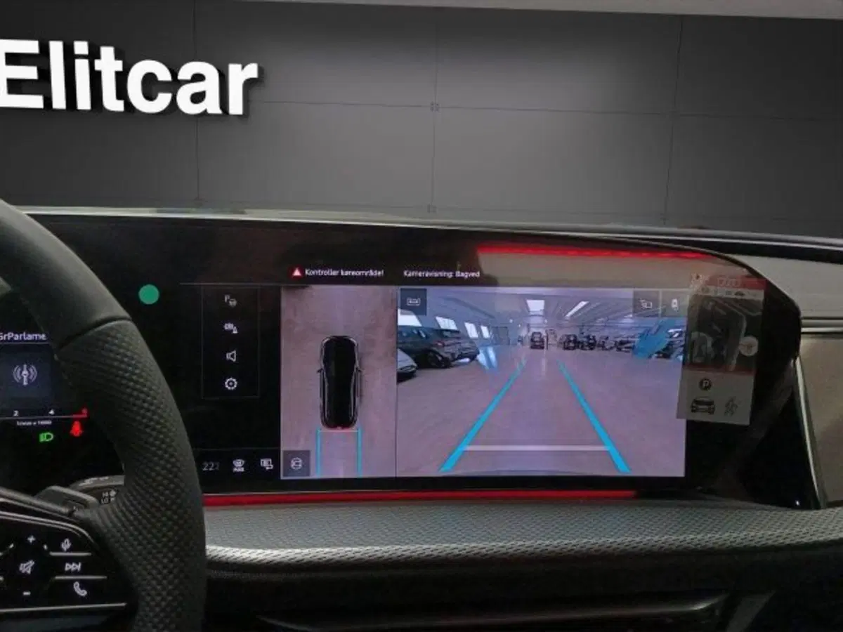 Audi Q5 Sportback nuova a Novara (16)