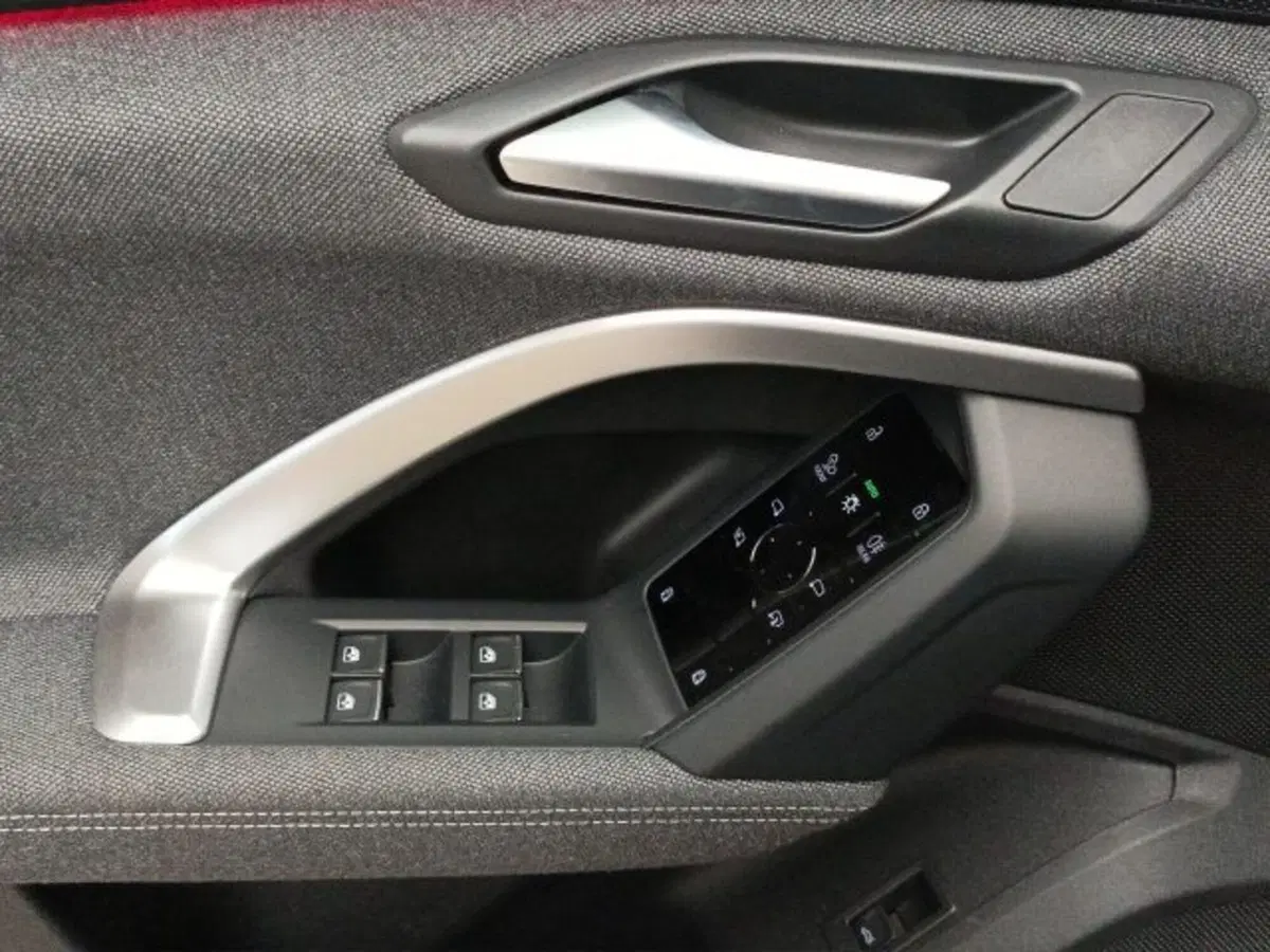 Audi Q5 Sportback nuova a Novara (17)