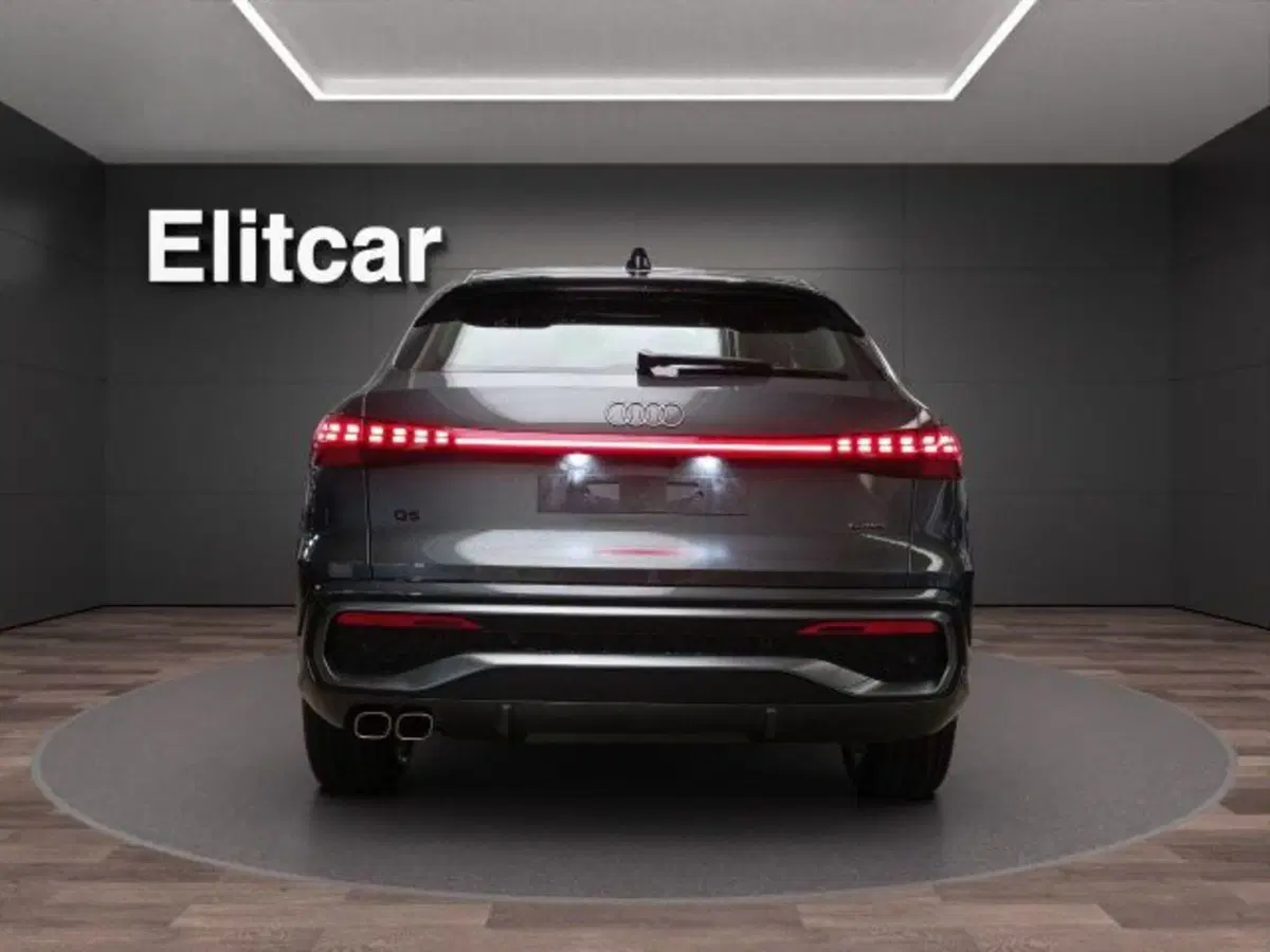Audi Q5 Sportback nuova a Novara (6)