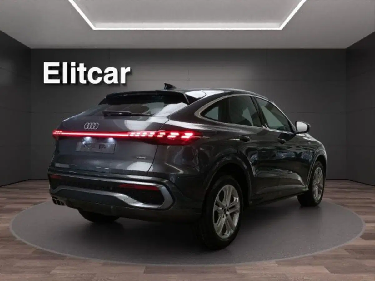 Audi Q5 Sportback nuova a Novara (7)