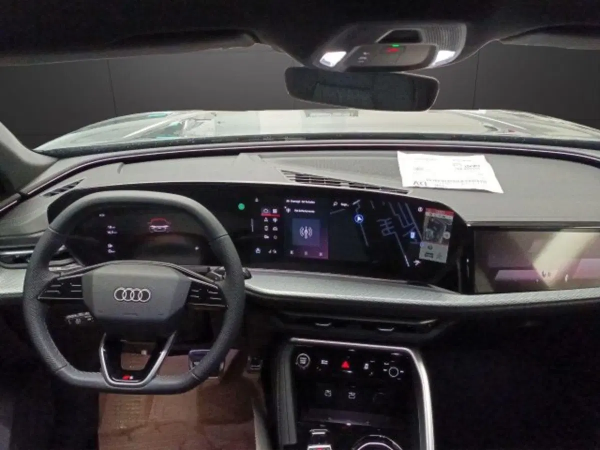 Audi Q5 Sportback nuova a Novara (8)