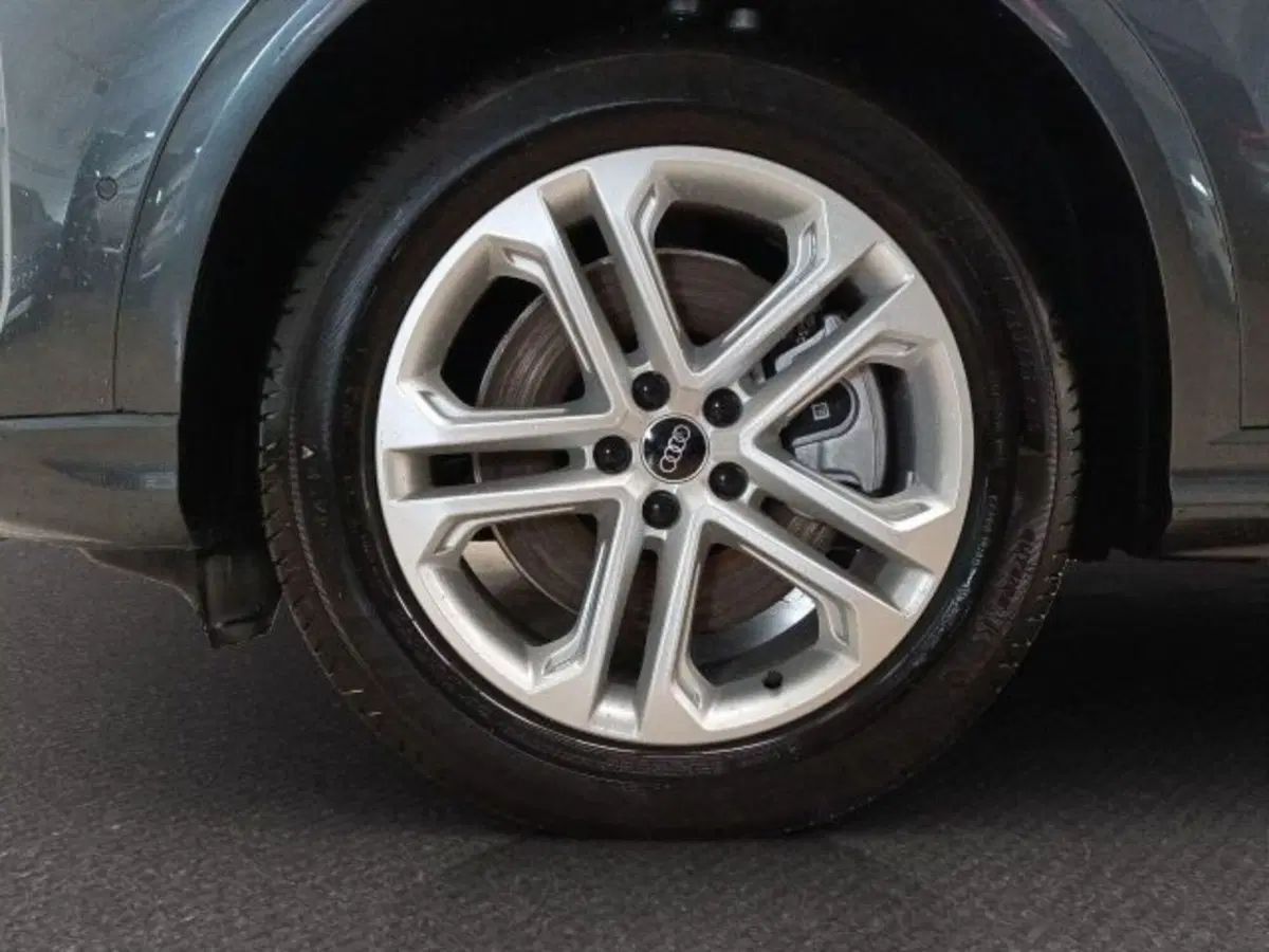 Audi Q5 Sportback nuova a Novara (9)