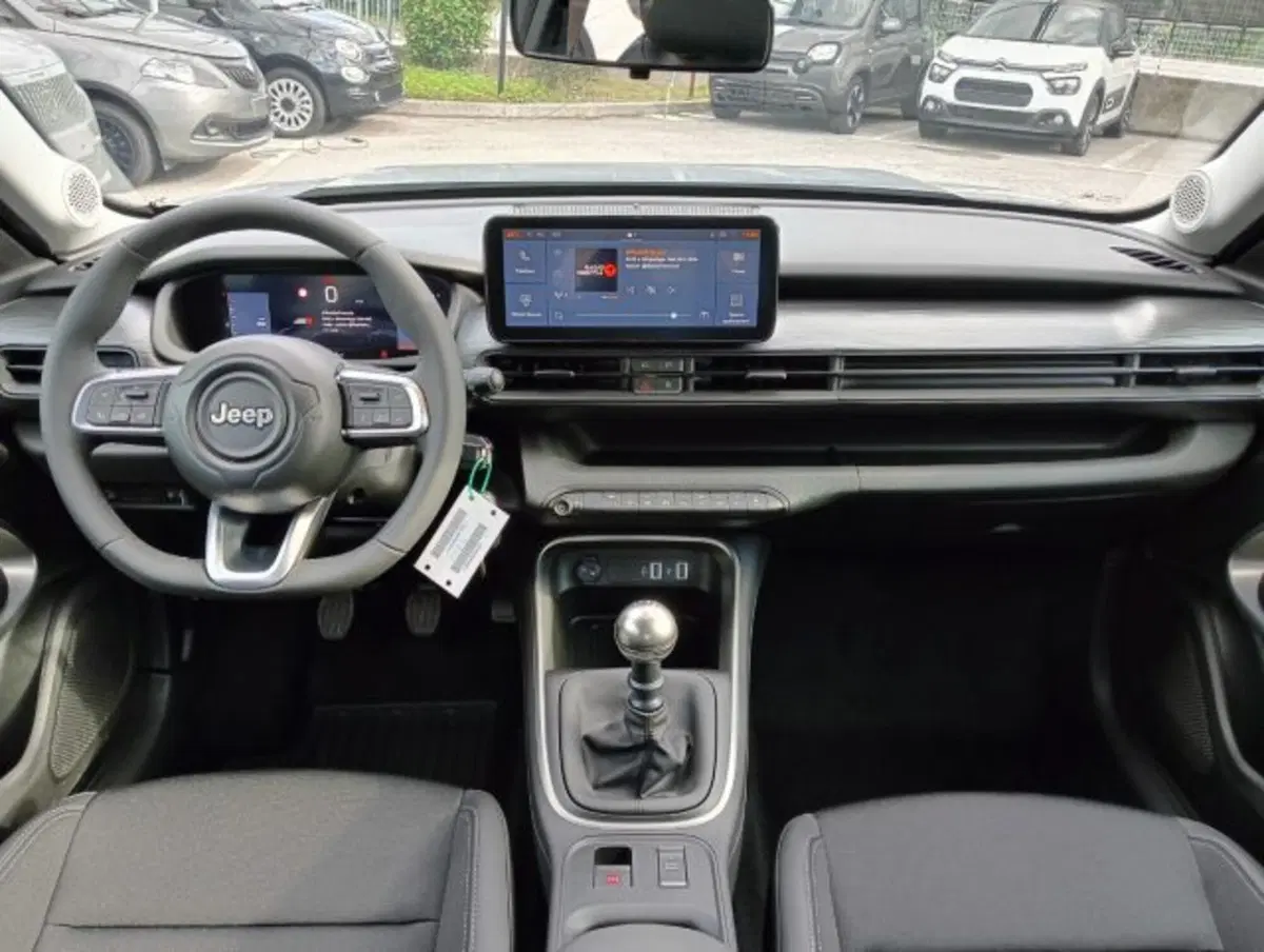 Jeep Avenger nuova a Brescia (11)