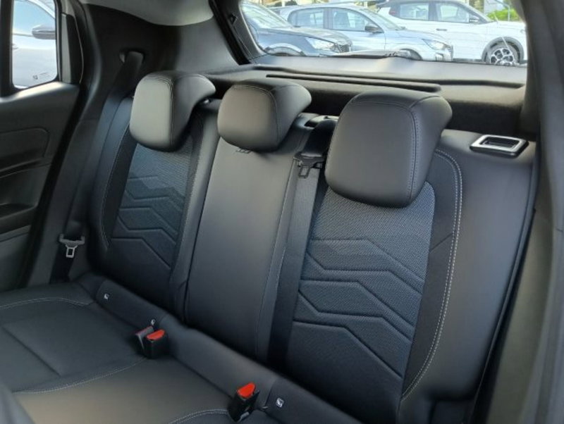 Jeep Avenger nuova a Brescia (9)
