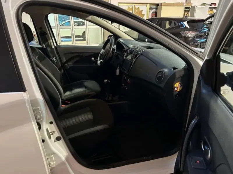 Dacia Sandero usata a Firenze (12)