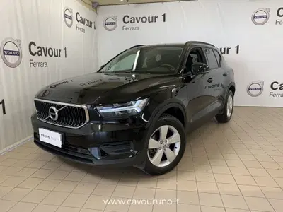 Volvo XC40 T2 Momentum Core del 2022 usata a Ferrara