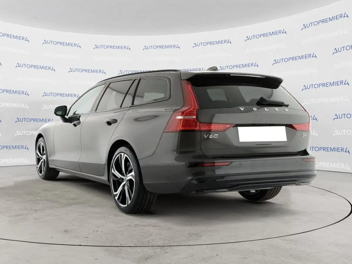 Volvo V60 nuova a Como (2)