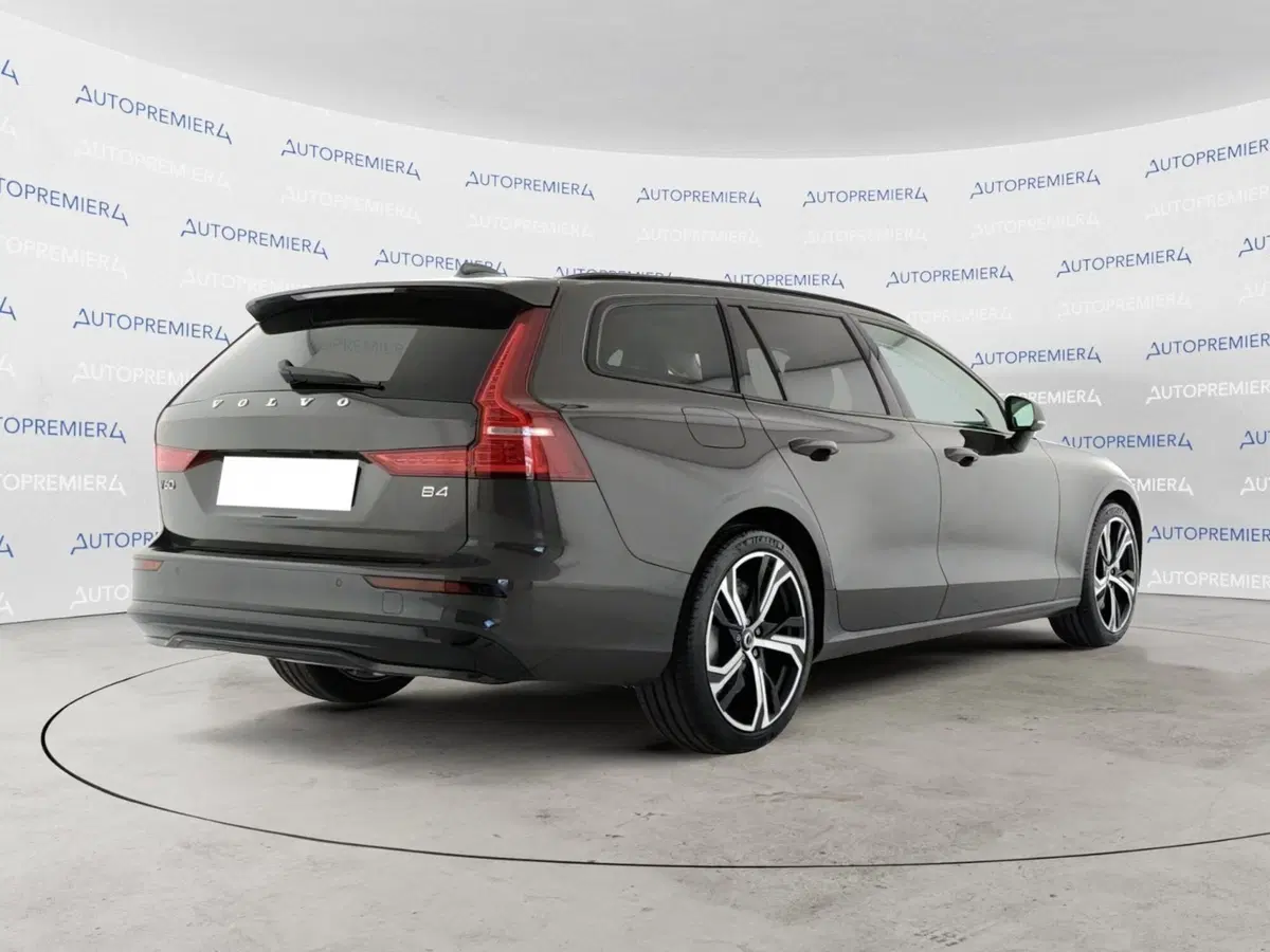 Volvo V60 nuova a Como (4)