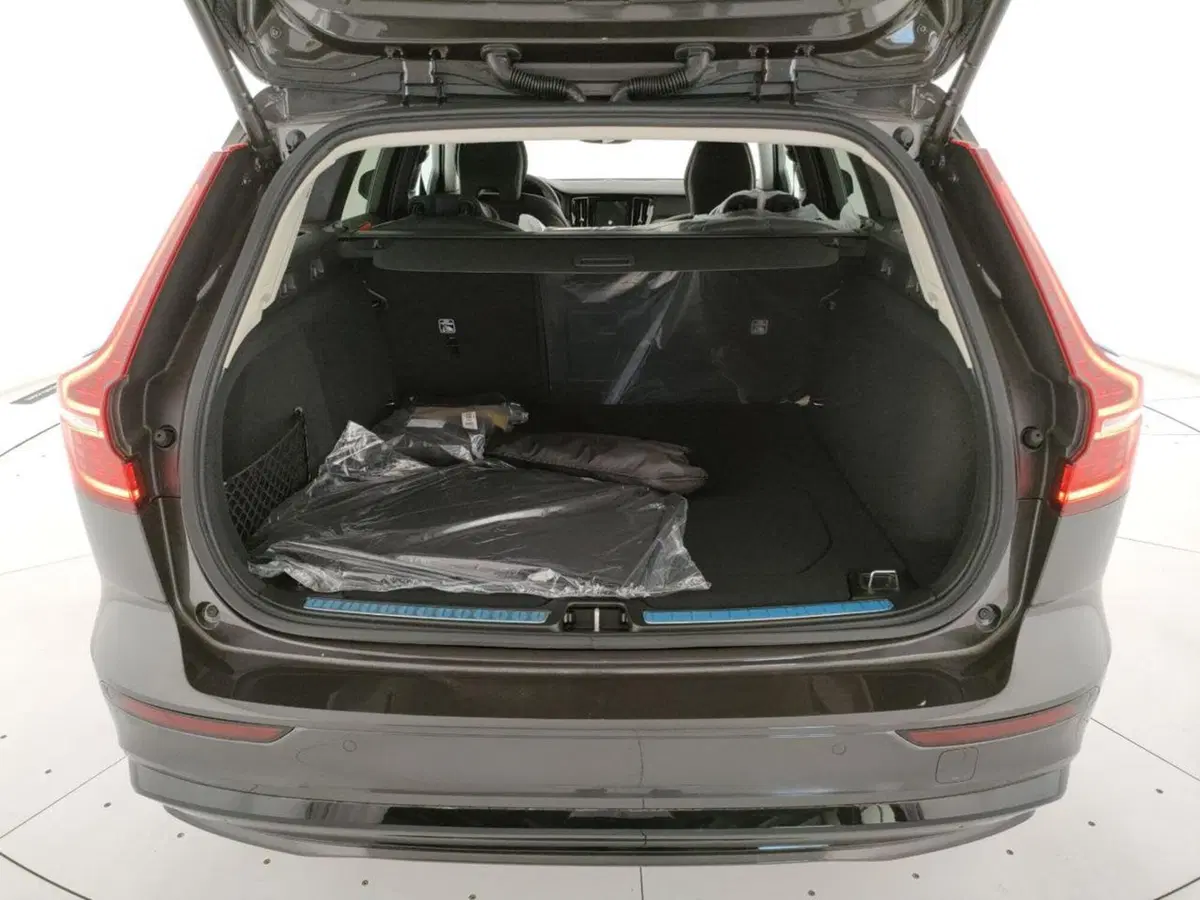 Volvo V60 nuova a Como (9)