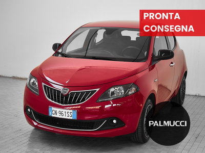 Lancia Ypsilon 1.0 FireFly 5 porte S&amp;S Hybrid Ecochic Gold del 2023 usata a Prato