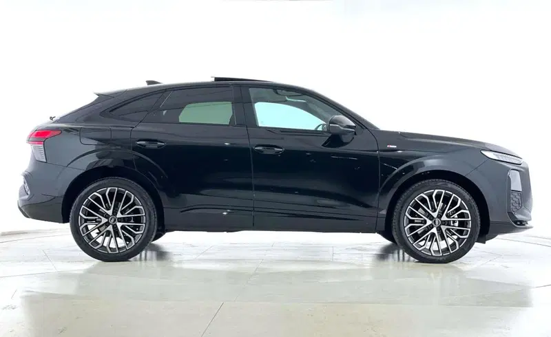 Audi Q3 Sportback nuova a Perugia (4)