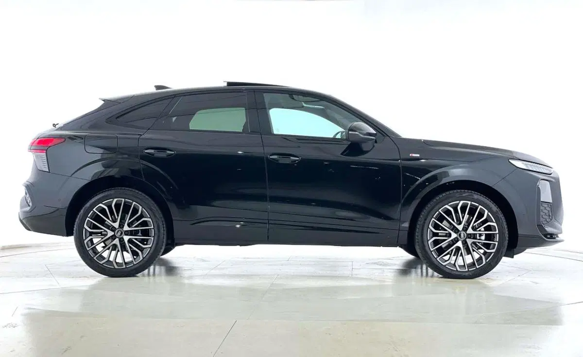 Audi Q3 Sportback nuova a Perugia (4)