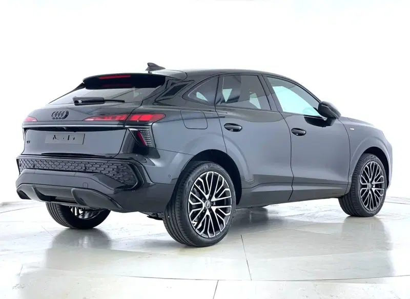 Audi Q3 Sportback nuova a Perugia (3)