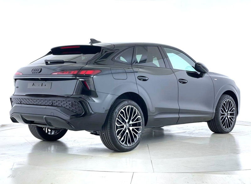 Audi Q3 Sportback nuova a Perugia (3)