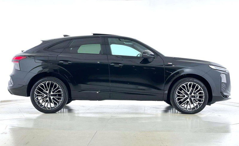 Audi Q3 Sportback nuova a Perugia (4)