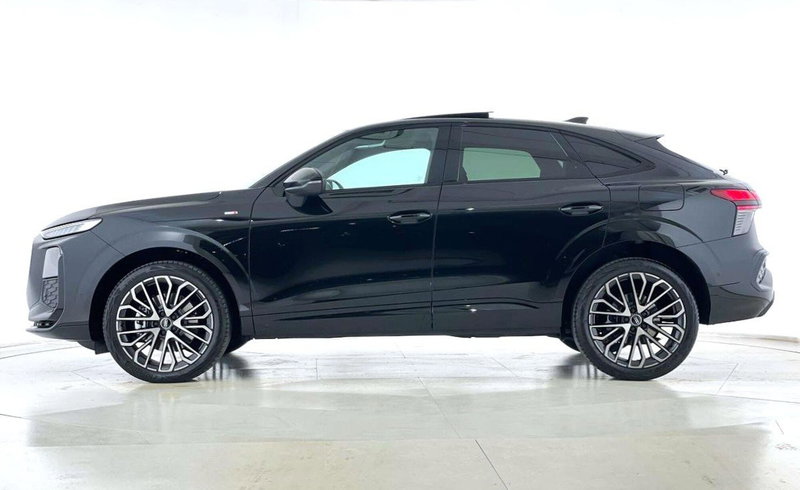 Audi Q3 Sportback nuova a Perugia (6)