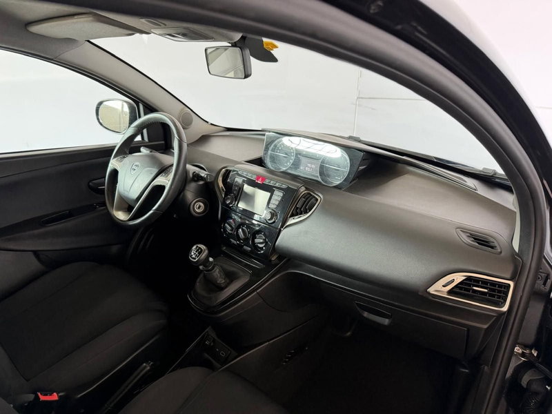 Lancia Ypsilon usata a Monza e Brianza (12)